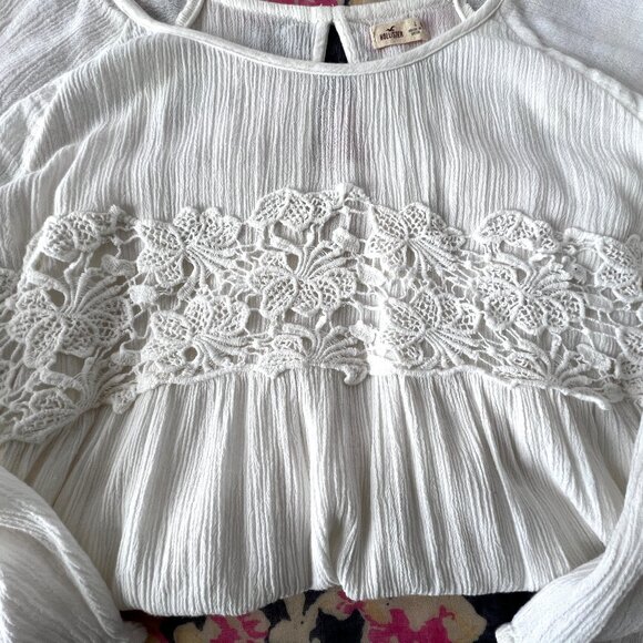 Hollister Peasant Romantic Cream Top, Key Hole Back, Sz. Large, Like New! - Picture 7 of 12
